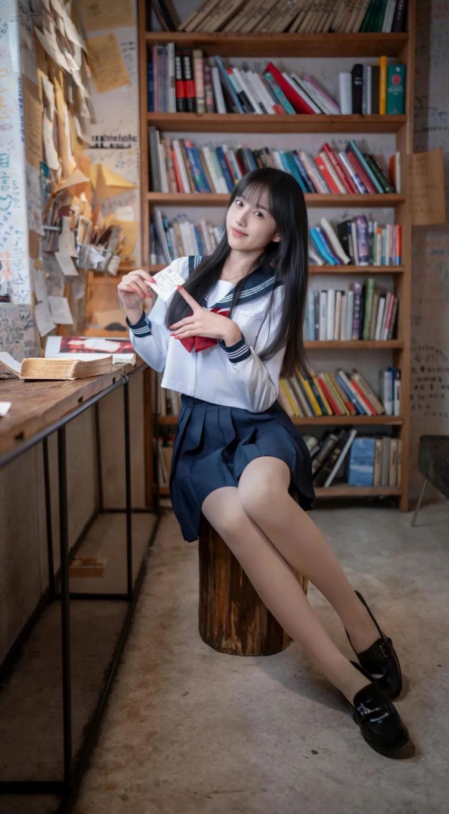 书页与少女,旧书店JK写真拍照小技巧-第6张图片-风享汇 书页与少女,旧书店JK写真拍照小技巧-第6张图片-风享汇