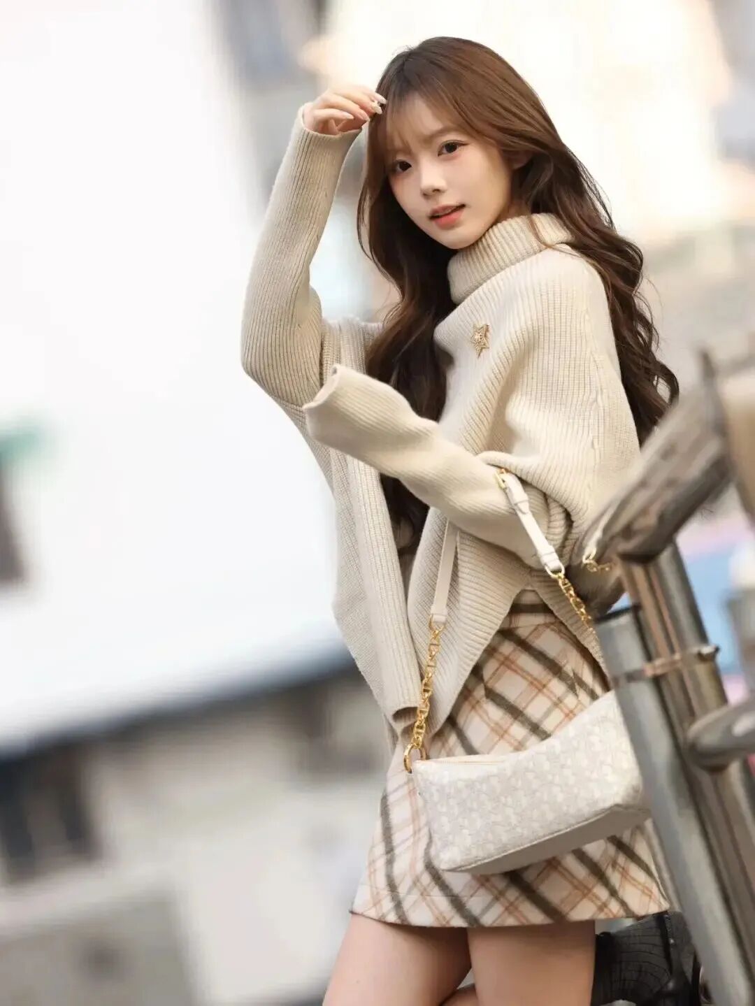 甜妹街拍实用技巧,8个姿势轻松出片-第7张图片-风享汇 甜妹街拍实用技巧,8个姿势轻松出片-第7张图片-风享汇