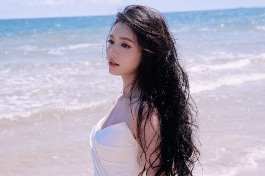 林允白色抹胸裙绝美写真，肌肤如雪，性感迷人 -第10张图片-风享汇