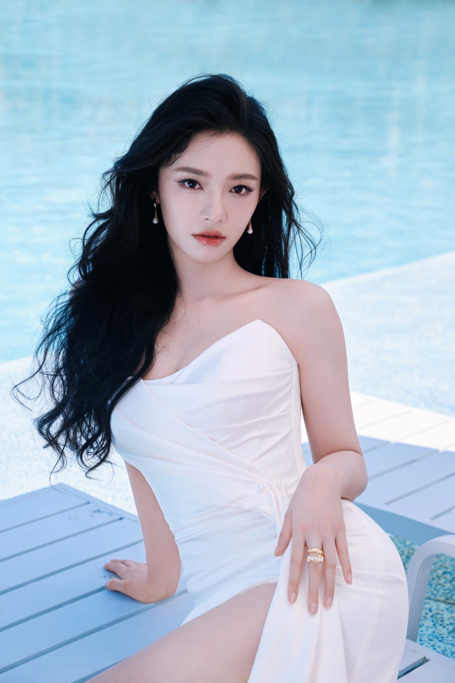 林允白色抹胸裙绝美写真，肌肤如雪，性感迷人 -第6张图片-风享汇