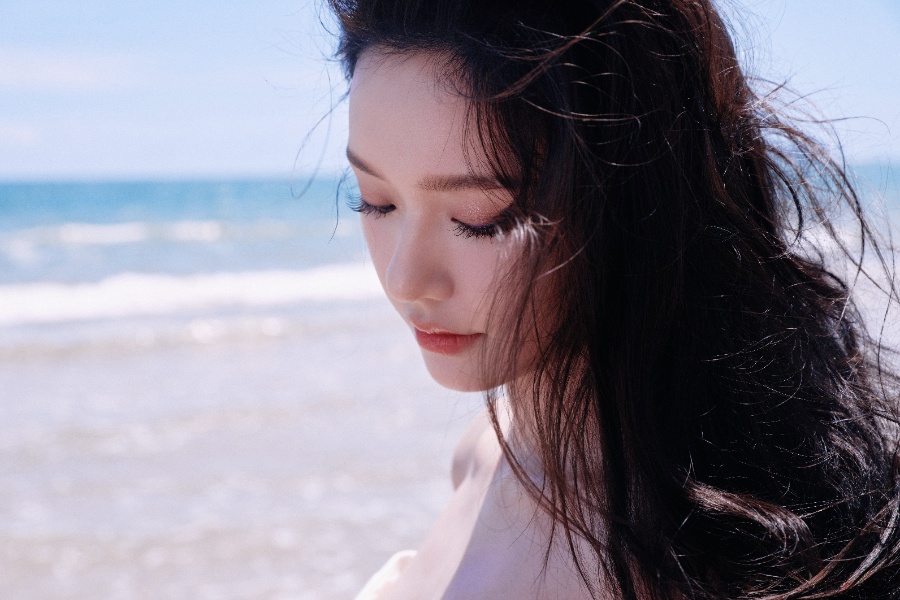 林允白色抹胸裙绝美写真，肌肤如雪，性感迷人 -第14张图片-风享汇