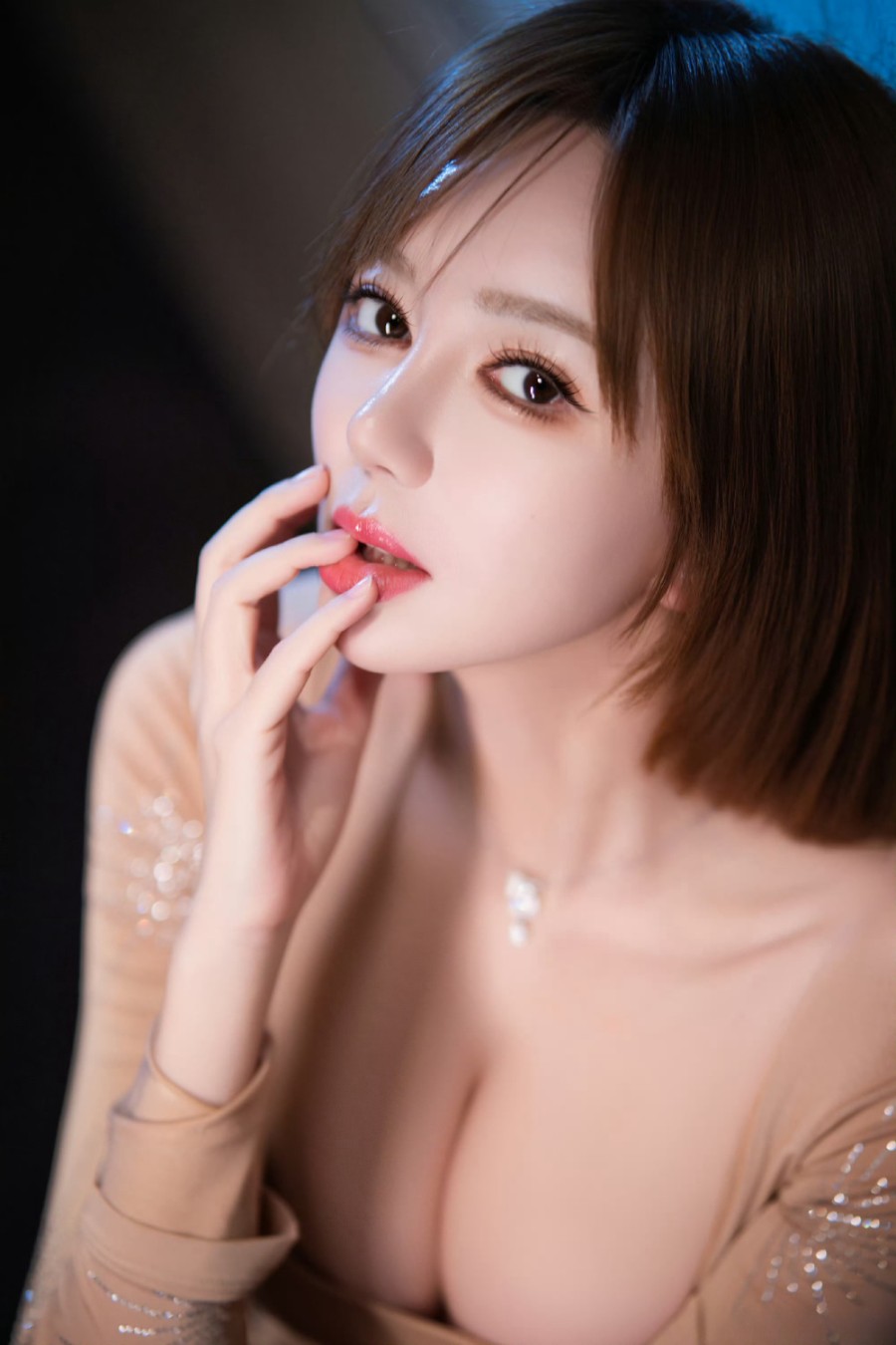 短发御姐的温柔氛围感，这组写真太戳人了-第4张图片-风享汇