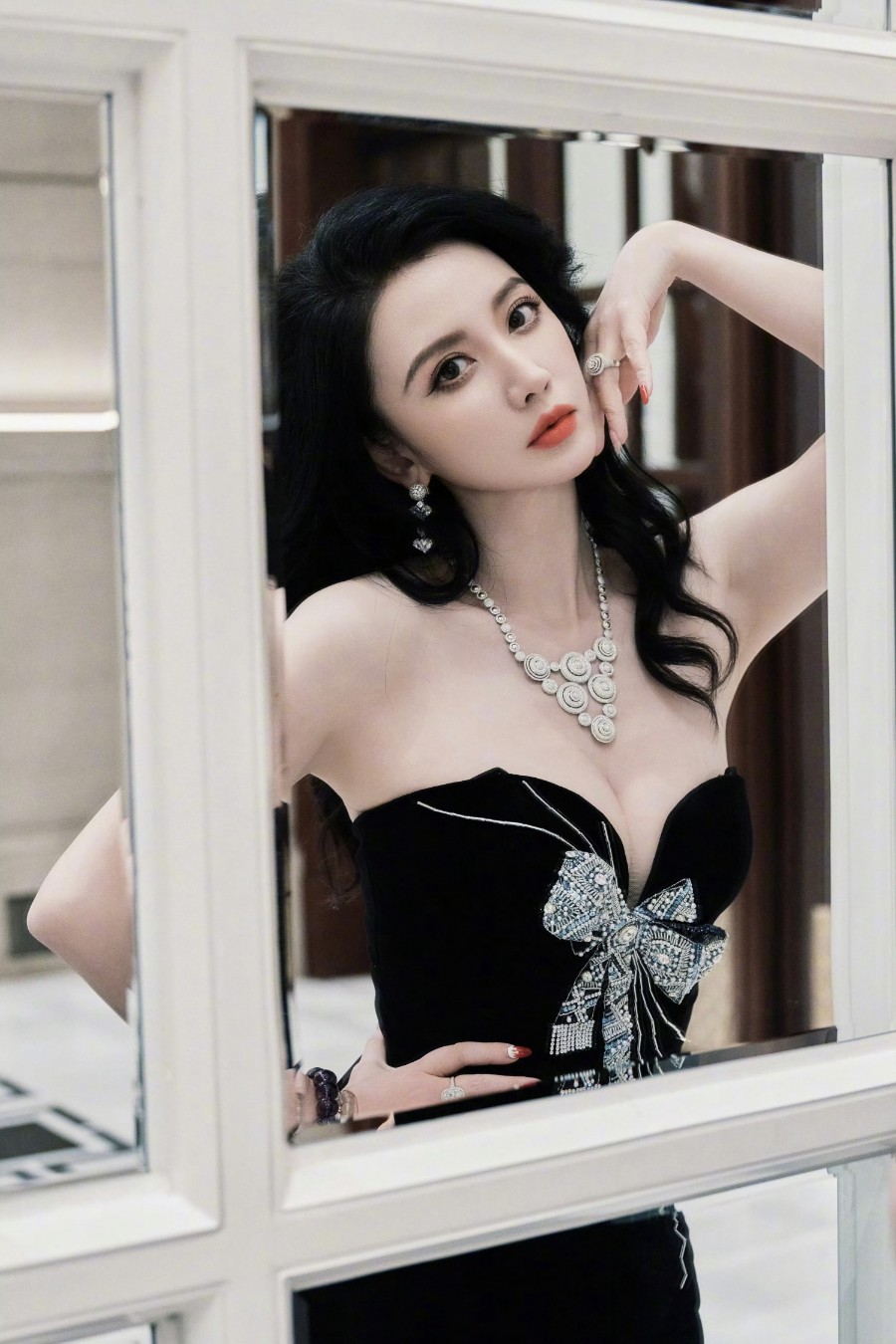 张萌红毯造型合辑，你最钟意哪一套？-第6张图片-风享汇