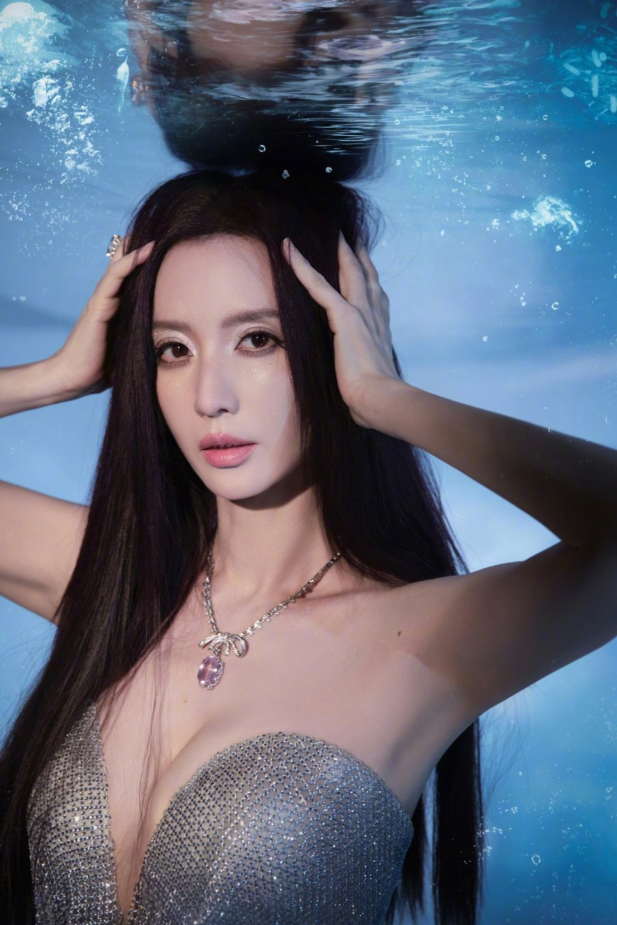 张萌红毯造型合辑，你最钟意哪一套？-第8张图片-风享汇