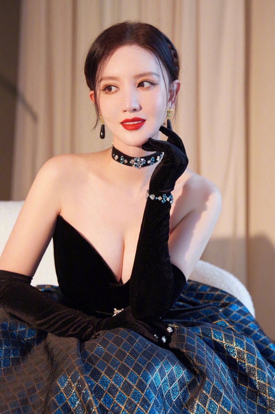 张萌红毯造型合辑，你最钟意哪一套？-第18张图片-风享汇