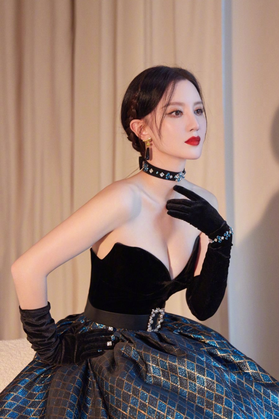 张萌红毯造型合辑，你最钟意哪一套？-第17张图片-风享汇