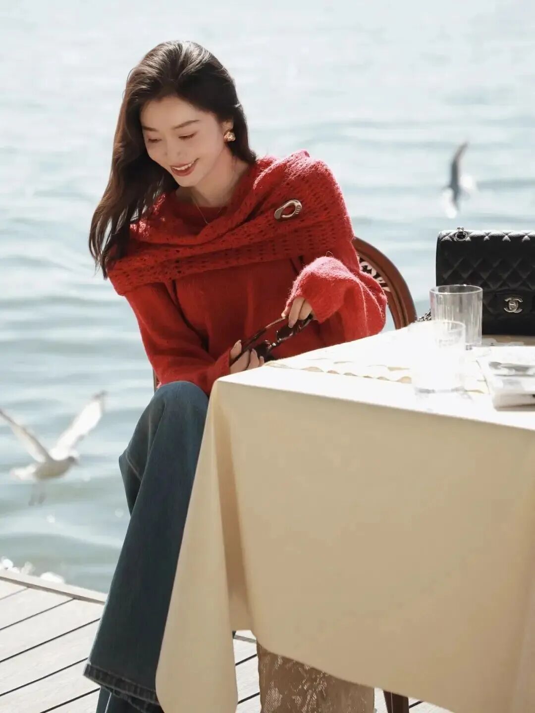 氛围感写真怎么拍?这8个姿势+技巧普通人也能学会-第5张图片-风享汇 氛围感写真怎么拍?这8个姿势+技巧普通人也能学会-第5张图片-风享汇