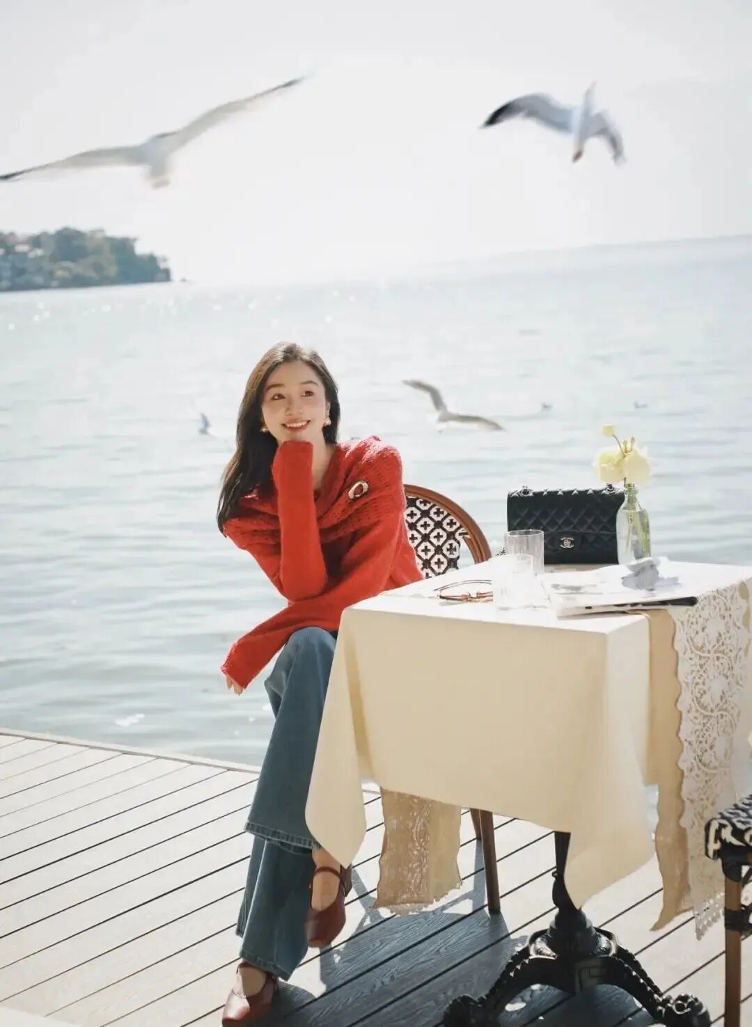 氛围感写真怎么拍?这8个姿势+技巧普通人也能学会-第9张图片-风享汇 氛围感写真怎么拍?这8个姿势+技巧普通人也能学会-第9张图片-风享汇