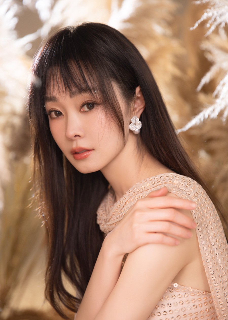 宋轶唯美优雅造型：亭亭玉立、窈窕淑女！-第1张图片-风享汇