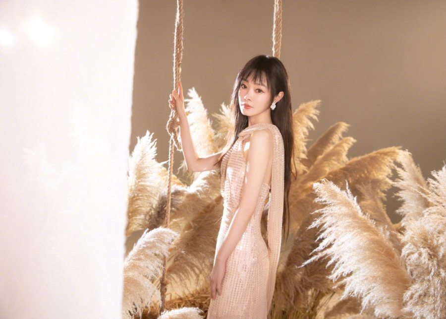 宋轶唯美优雅造型：亭亭玉立、窈窕淑女！-第3张图片-风享汇