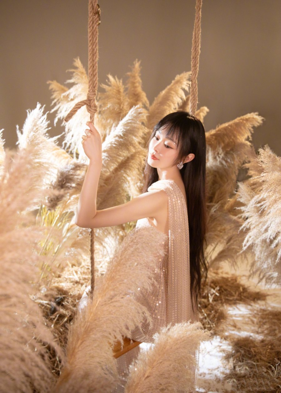 宋轶唯美优雅造型：亭亭玉立、窈窕淑女！-第8张图片-风享汇