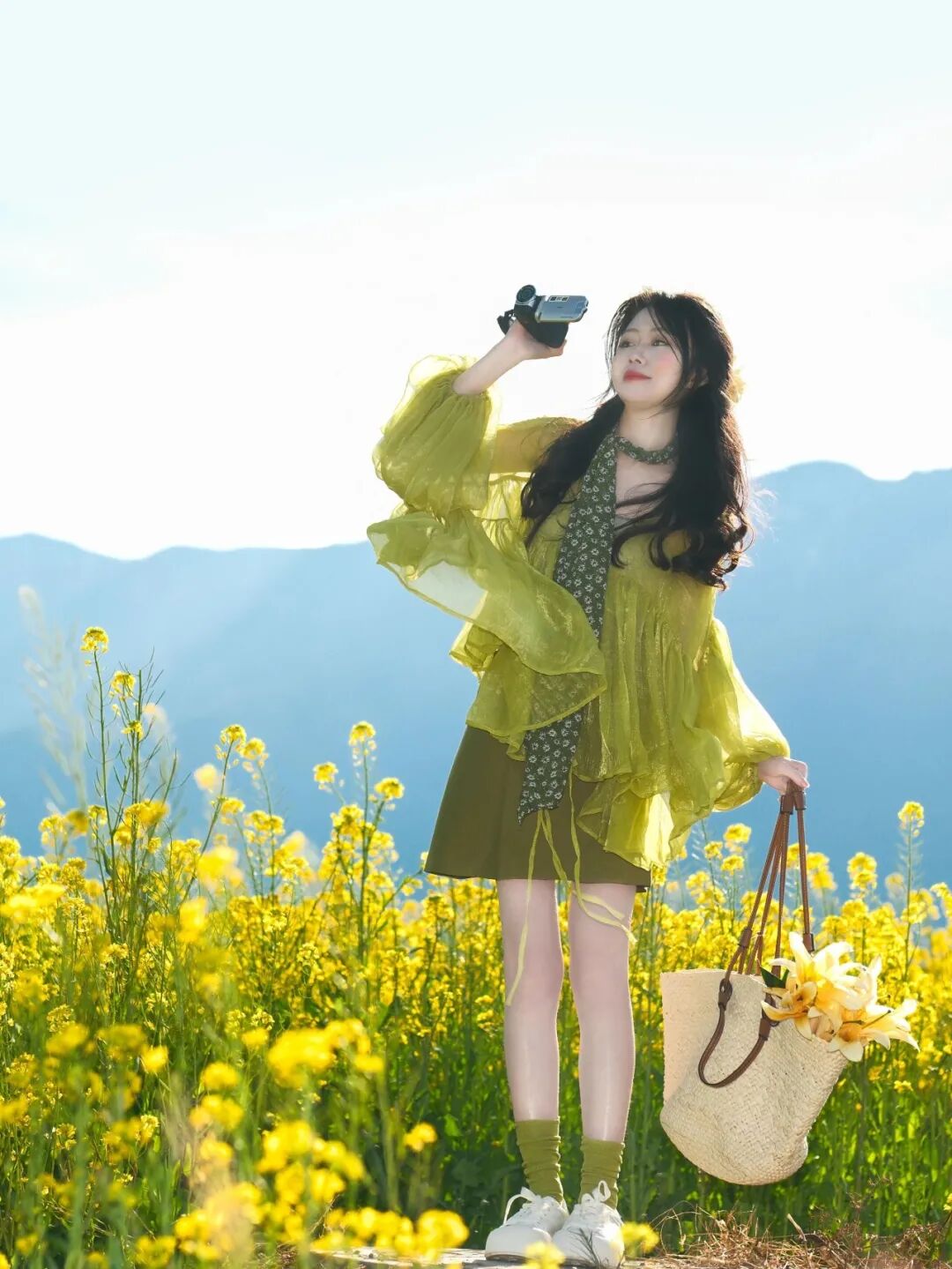 油菜花田拍照不求人|普通人一键出圈姿势大全-第6张图片-风享汇 油菜花田拍照不求人|普通人一键出圈姿势大全-第6张图片-风享汇