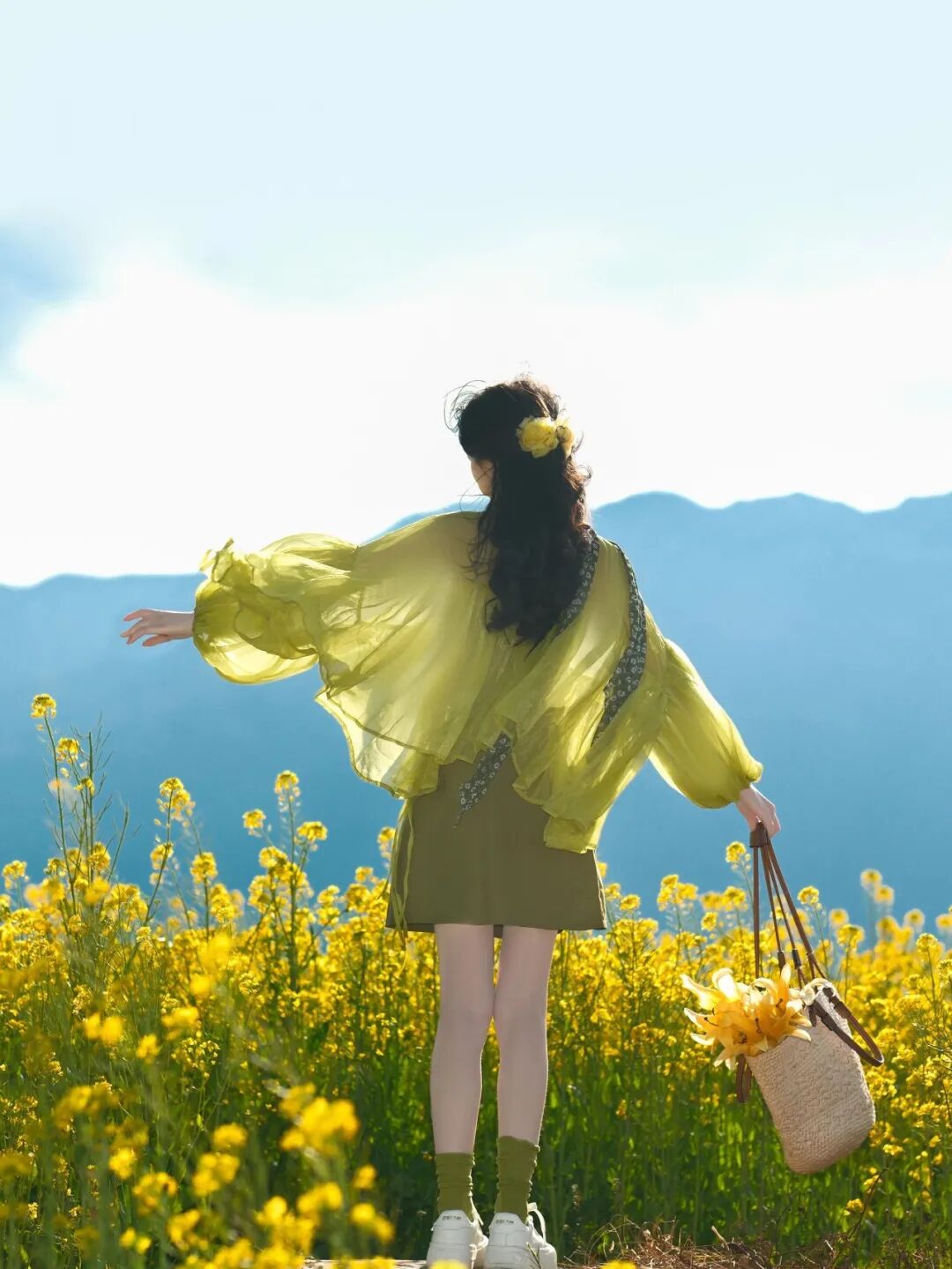 油菜花田拍照不求人|普通人一键出圈姿势大全-第4张图片-风享汇 油菜花田拍照不求人|普通人一键出圈姿势大全-第4张图片-风享汇