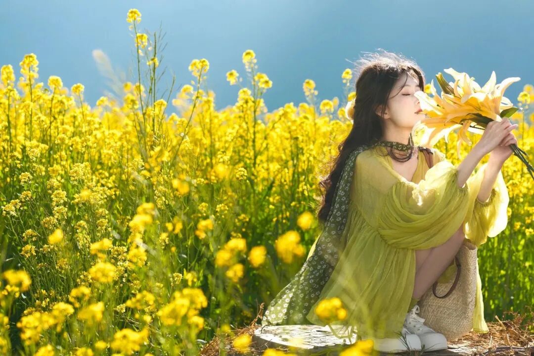 油菜花田拍照不求人|普通人一键出圈姿势大全-第10张图片-风享汇 油菜花田拍照不求人|普通人一键出圈姿势大全-第10张图片-风享汇