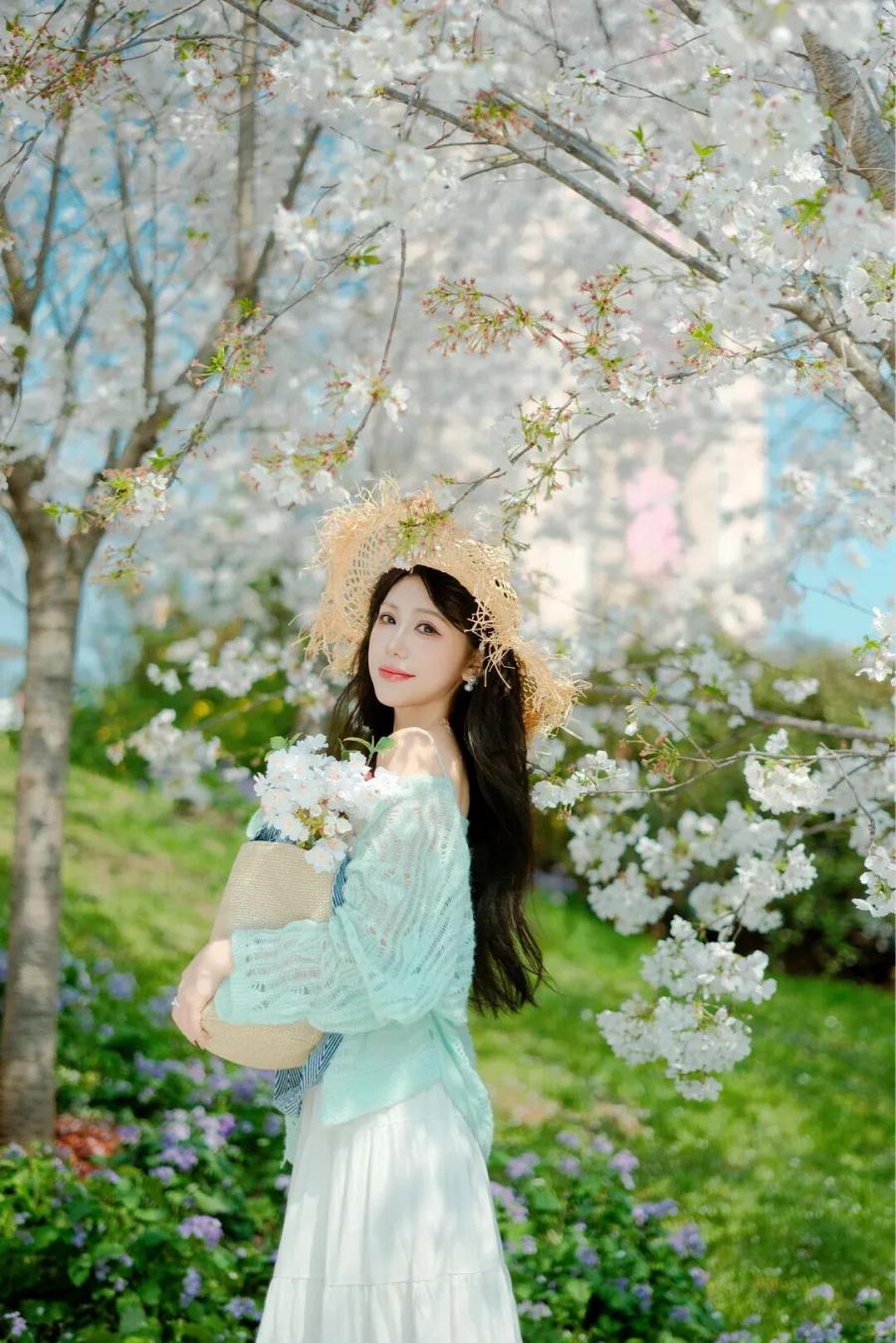 樱花季拍照万能姿势，手残党也能拍出氛围感大片-第9张图片-风享汇