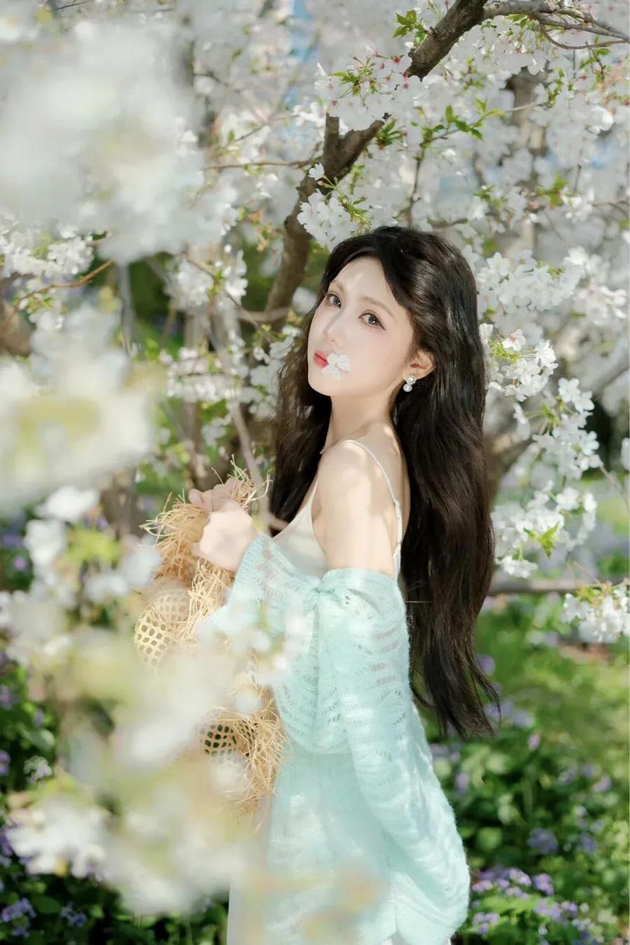 樱花季拍照万能姿势，手残党也能拍出氛围感大片-第11张图片-风享汇