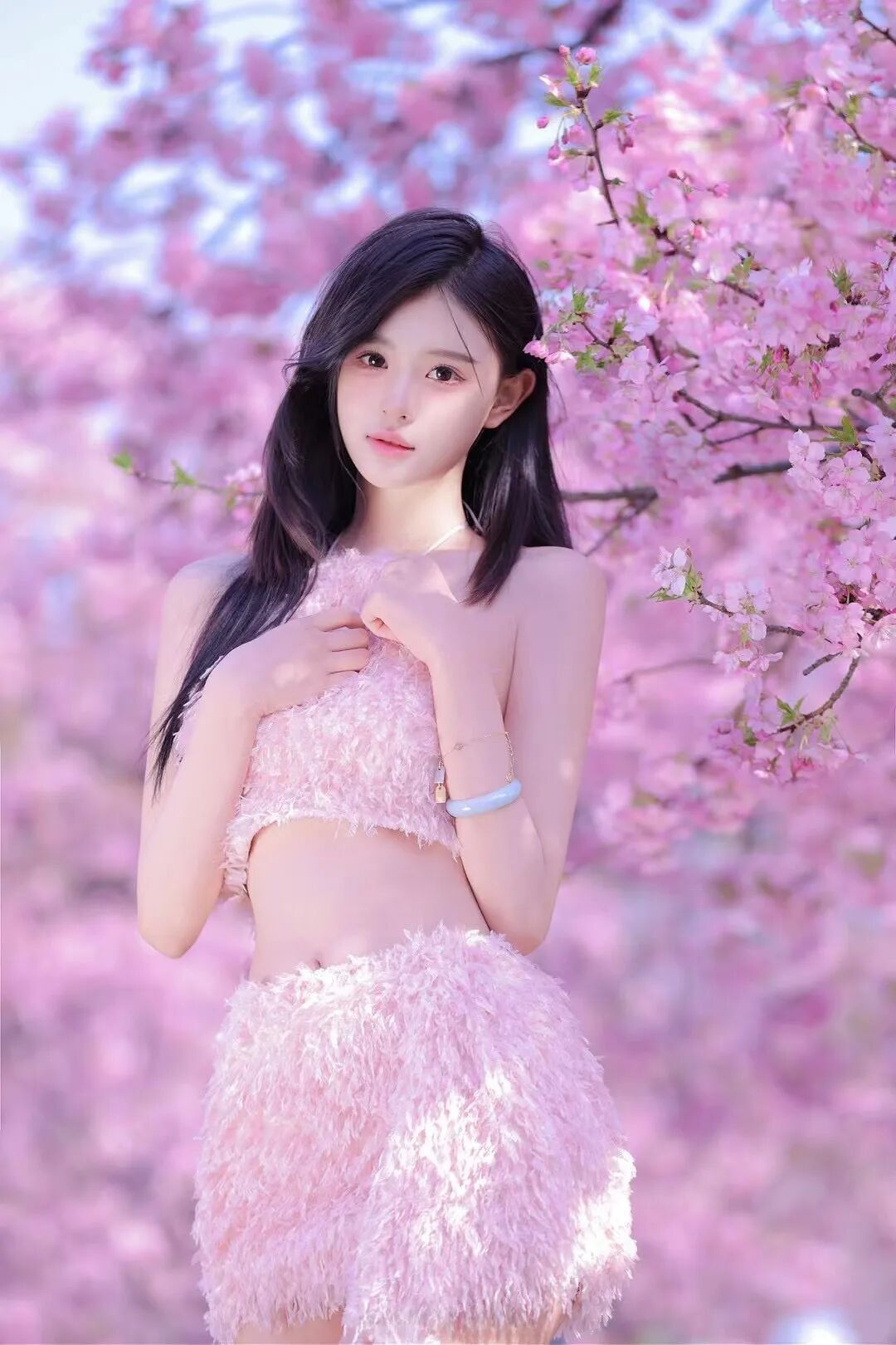 樱花季拍照!甜妹必学的9个神仙姿势,温柔感拉满-第3张图片-风享汇 樱花季拍照!甜妹必学的9个神仙姿势,温柔感拉满-第3张图片-风享汇