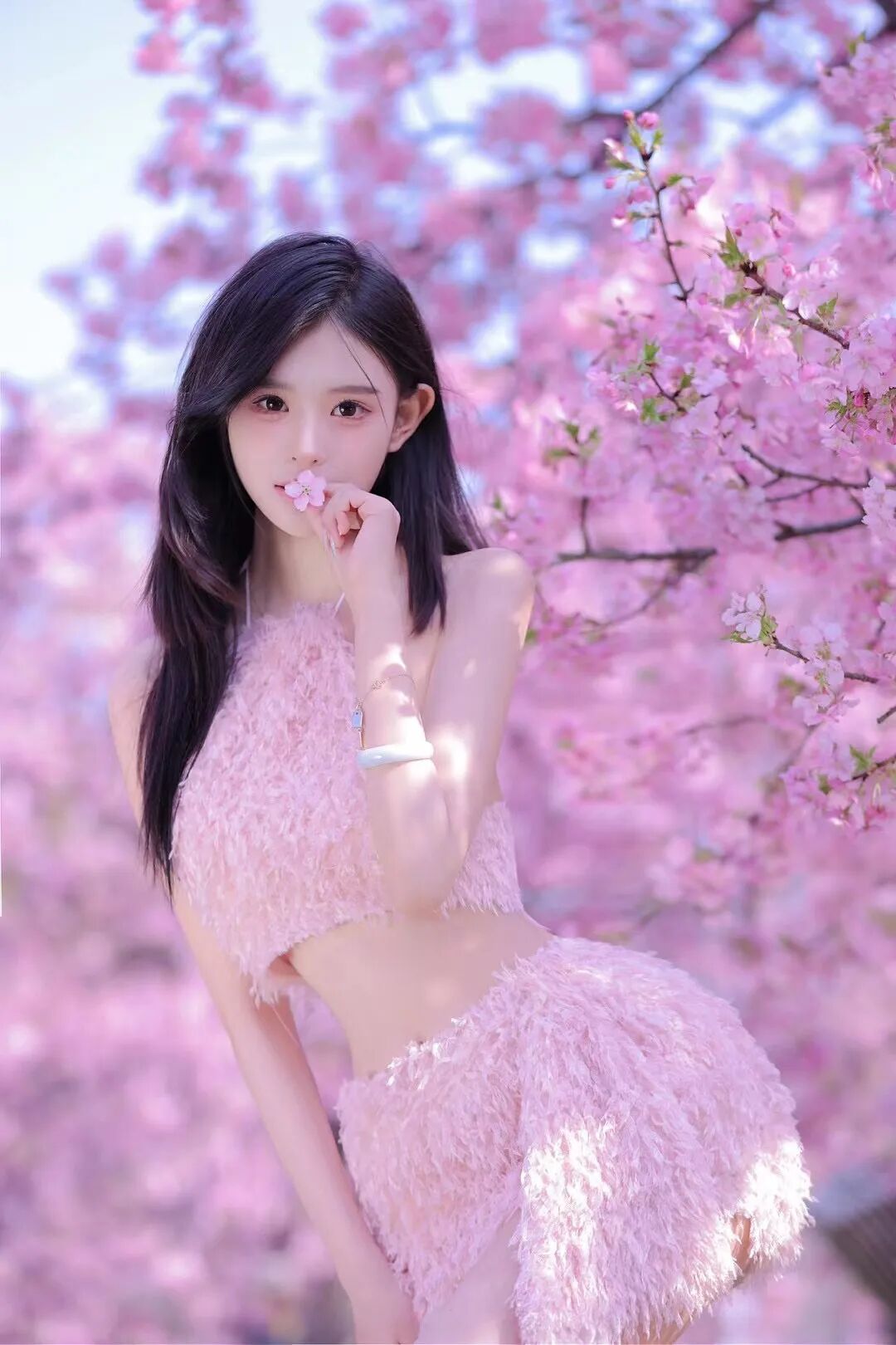 樱花季拍照!甜妹必学的9个神仙姿势,温柔感拉满-第5张图片-风享汇 樱花季拍照!甜妹必学的9个神仙姿势,温柔感拉满-第5张图片-风享汇