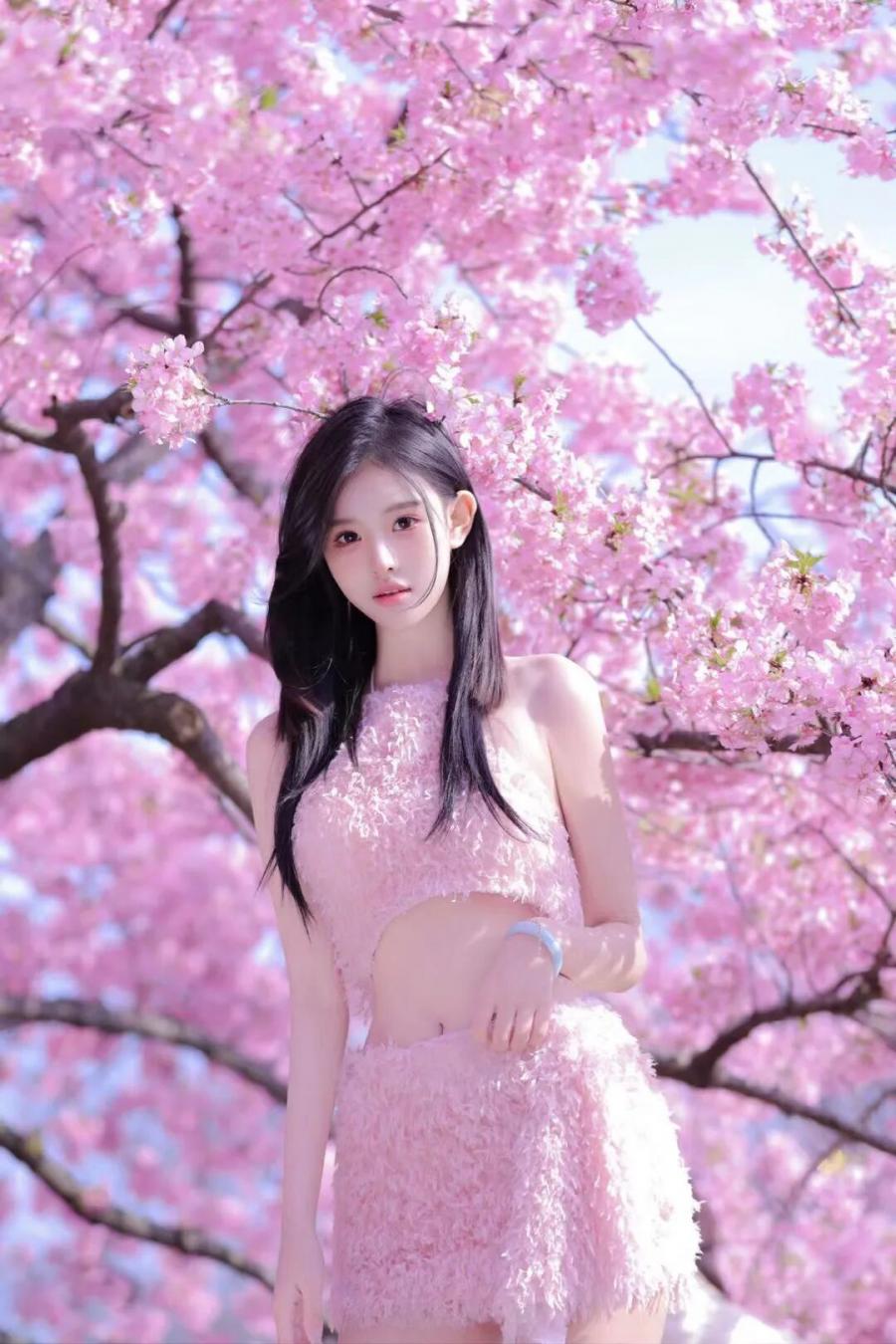 樱花季拍照!甜妹必学的9个神仙姿势,温柔感拉满-第9张图片-风享汇 樱花季拍照!甜妹必学的9个神仙姿势,温柔感拉满-第9张图片-风享汇