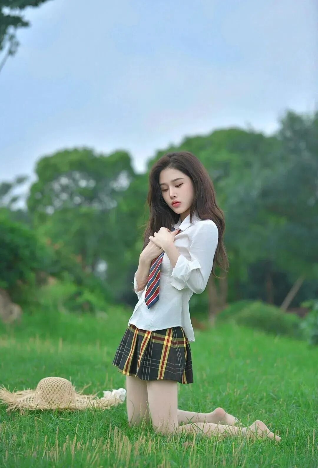 谁拍谁好看|草地 JK 轻松拍出元气少女感-第3张图片-风享汇 谁拍谁好看|草地 JK 轻松拍出元气少女感-第3张图片-风享汇