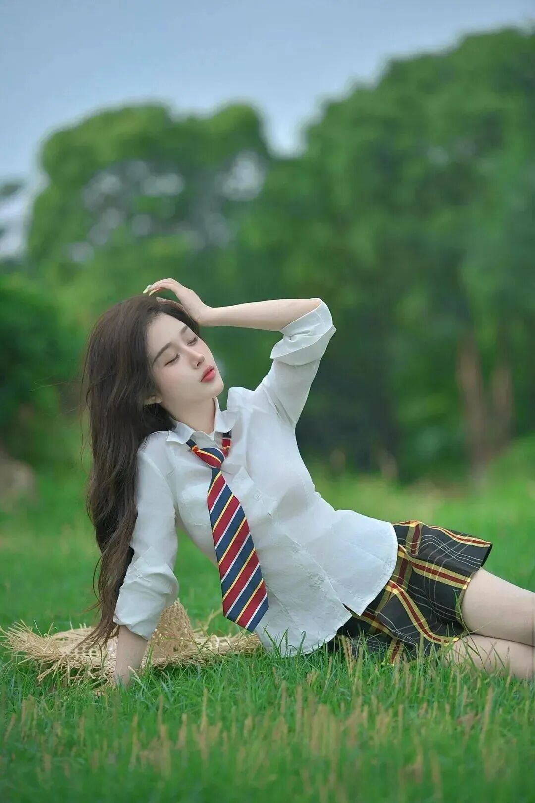 谁拍谁好看|草地 JK 轻松拍出元气少女感-第6张图片-风享汇 谁拍谁好看|草地 JK 轻松拍出元气少女感-第6张图片-风享汇