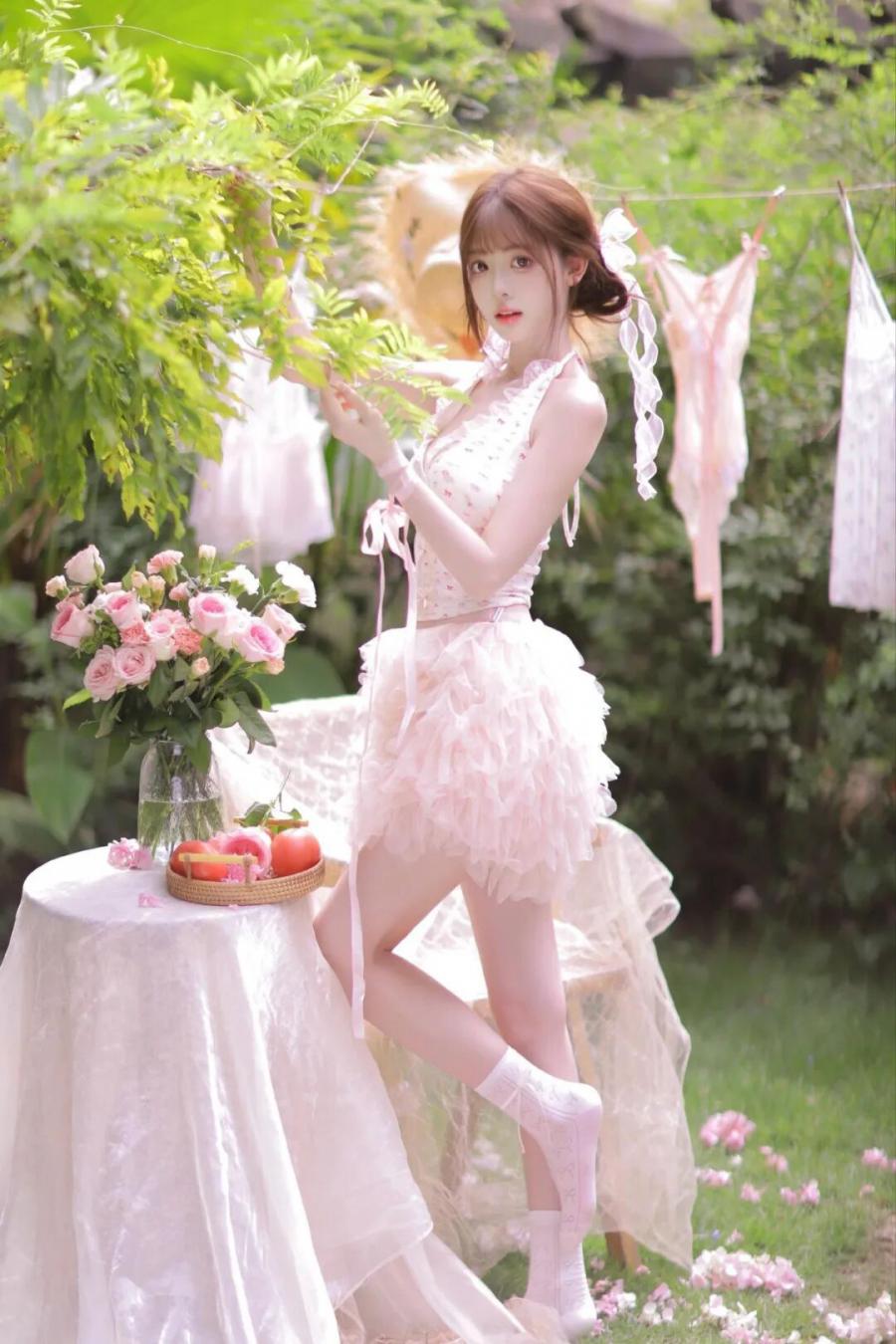 全套花园拍照姿势攻略|零基础也能轻松学会-第9张图片-风享汇 全套花园拍照姿势攻略|零基础也能轻松学会-第9张图片-风享汇