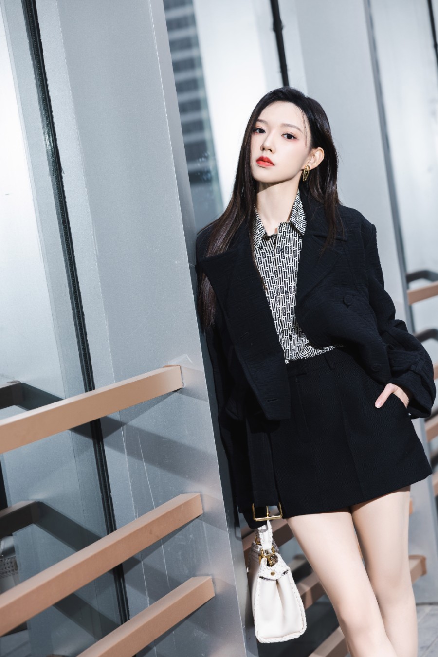 程潇氛围感街拍，有没有击中你的心巴？-第2张图片-风享汇