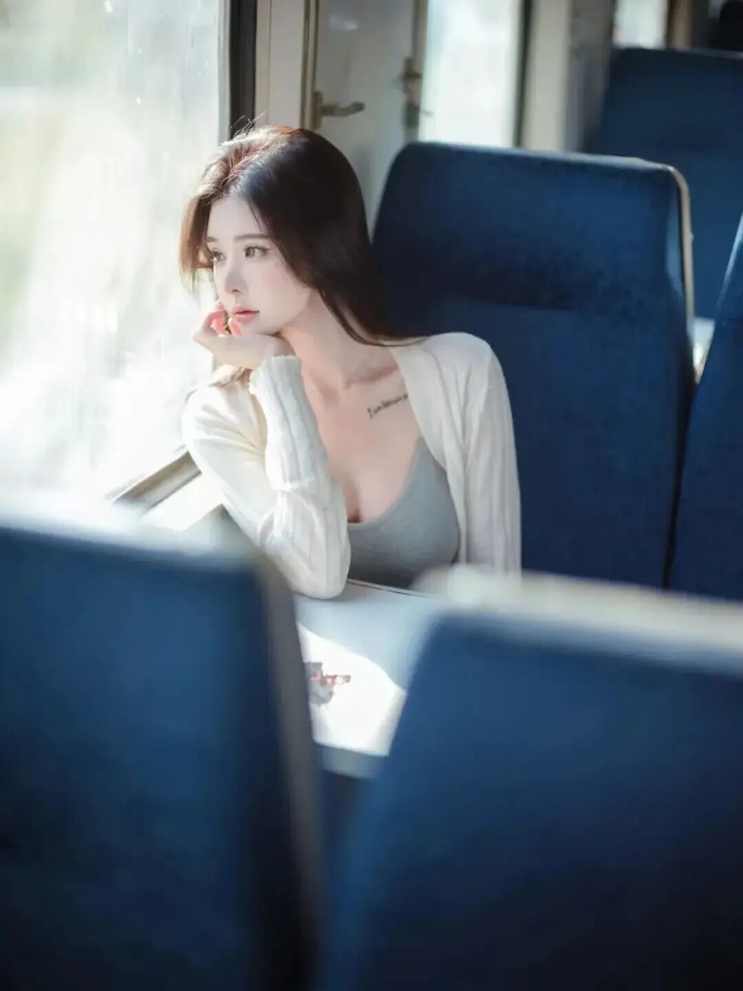 普通火车车厢也能出片！几招轻松拍出高级旅途大片-第5张图片-风享汇