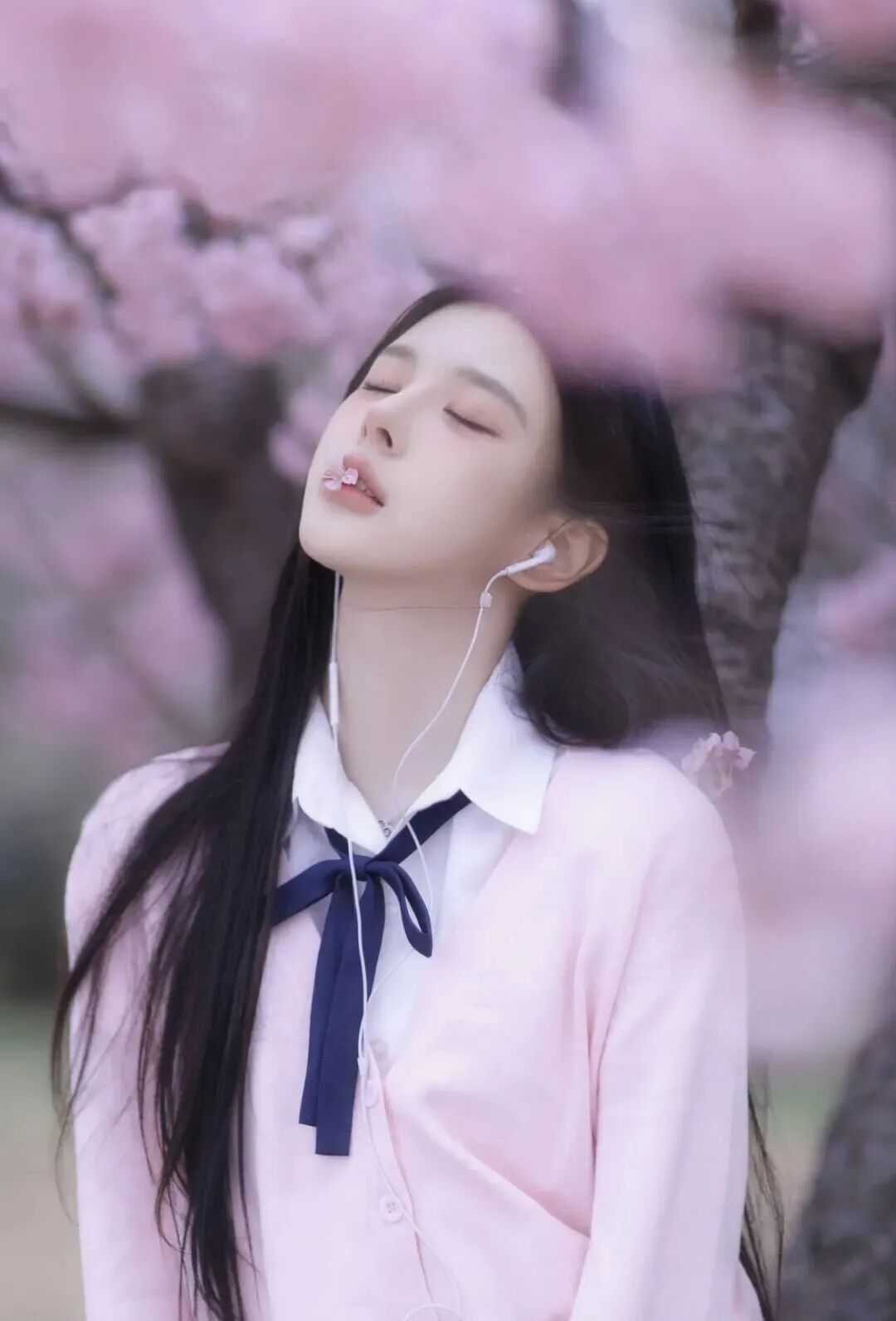 赴一场樱花之约!松弛感拍照姿势,温柔到骨子里-第2张图片-风享汇 赴一场樱花之约!松弛感拍照姿势,温柔到骨子里-第2张图片-风享汇