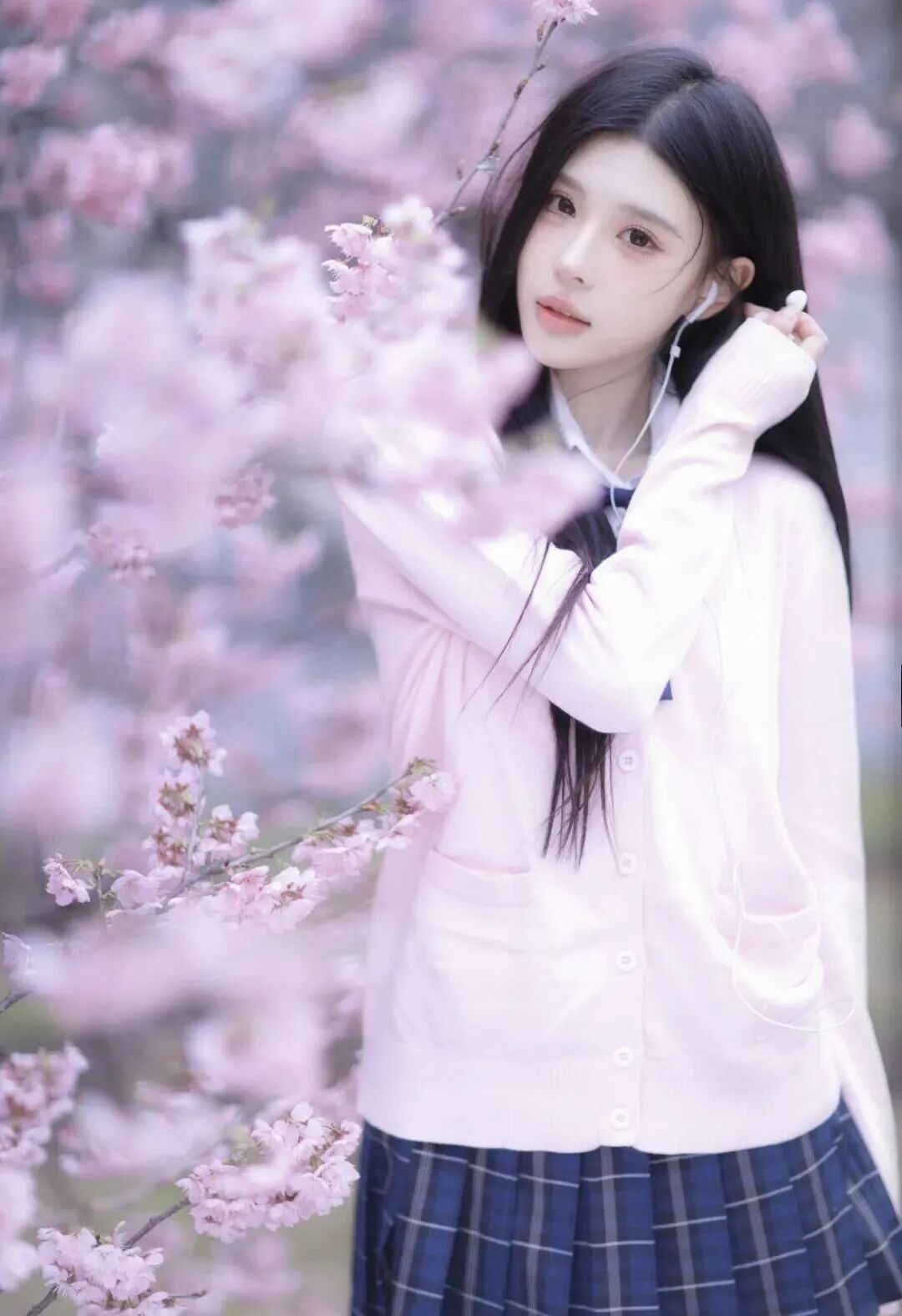 赴一场樱花之约!松弛感拍照姿势,温柔到骨子里-第4张图片-风享汇 赴一场樱花之约!松弛感拍照姿势,温柔到骨子里-第4张图片-风享汇