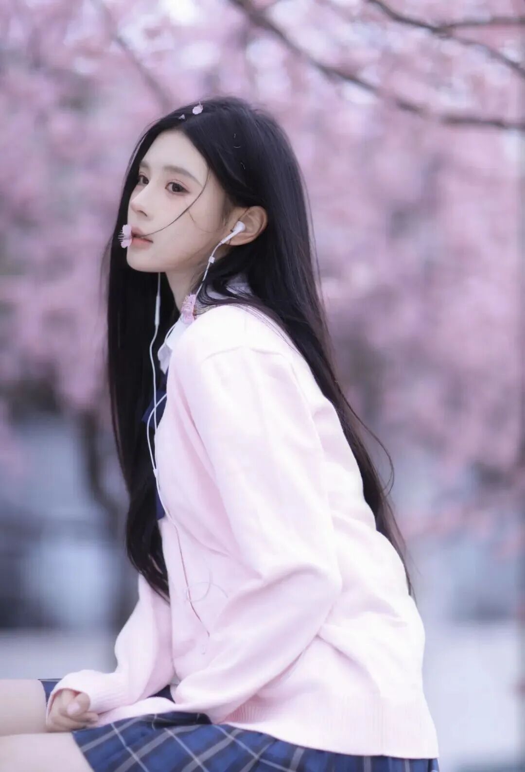 赴一场樱花之约!松弛感拍照姿势,温柔到骨子里-第9张图片-风享汇 赴一场樱花之约!松弛感拍照姿势,温柔到骨子里-第9张图片-风享汇