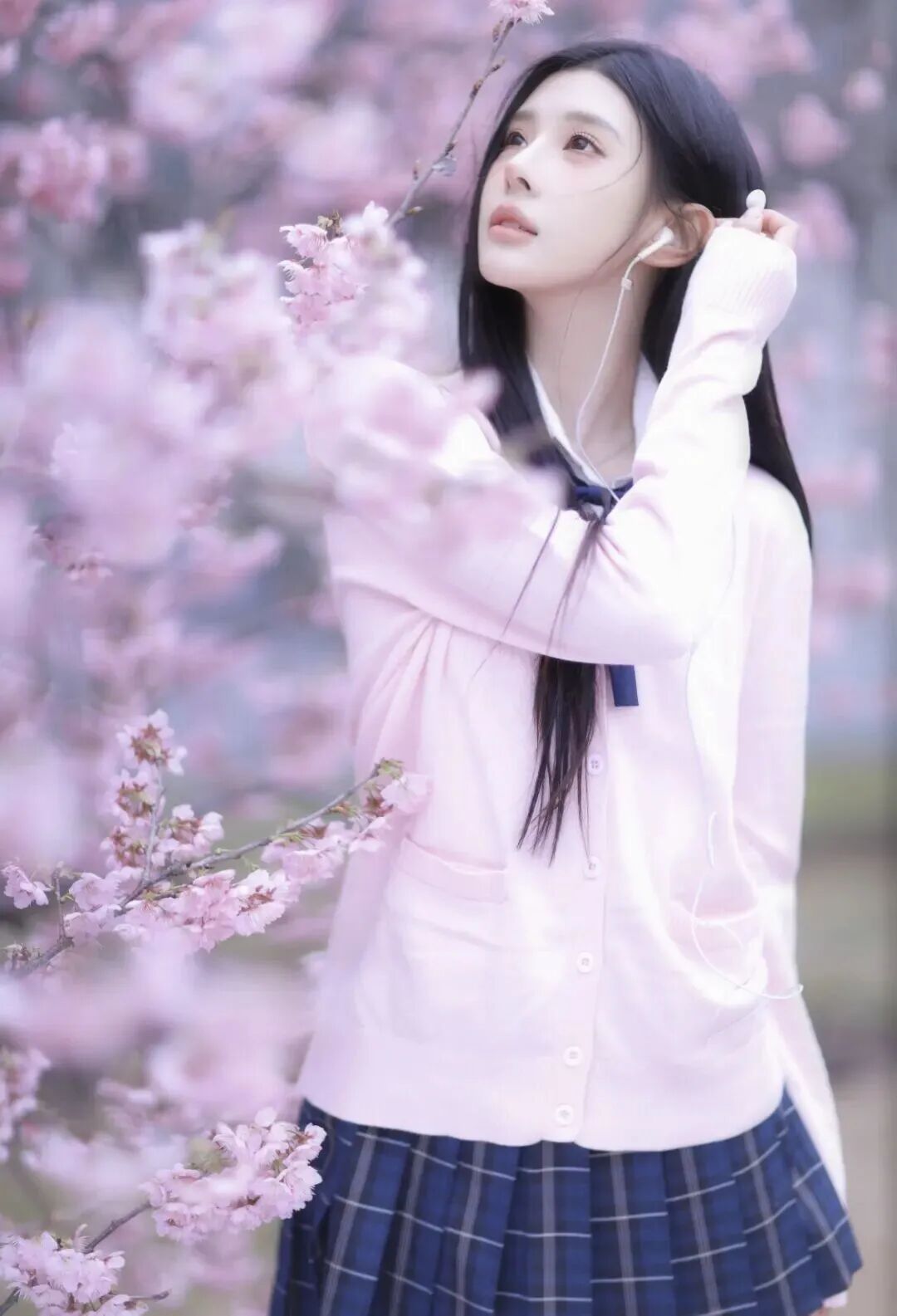 赴一场樱花之约!松弛感拍照姿势,温柔到骨子里-第8张图片-风享汇 赴一场樱花之约!松弛感拍照姿势,温柔到骨子里-第8张图片-风享汇