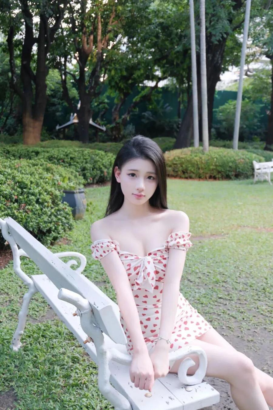 手残党必看！7个坐拍小技巧，轻松拿捏氛围感-第2张图片-风享汇