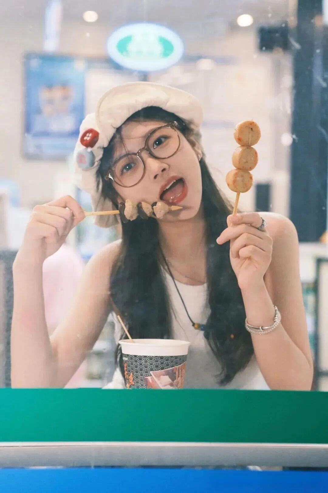 逛便利店这么拍，普通人也能拍出温柔少女感-第2张图片-风享汇