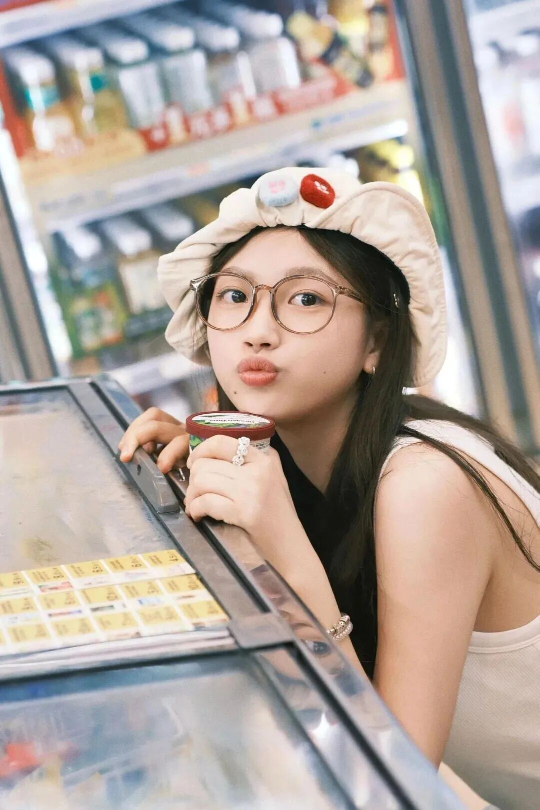 逛便利店这么拍，普通人也能拍出温柔少女感-第3张图片-风享汇