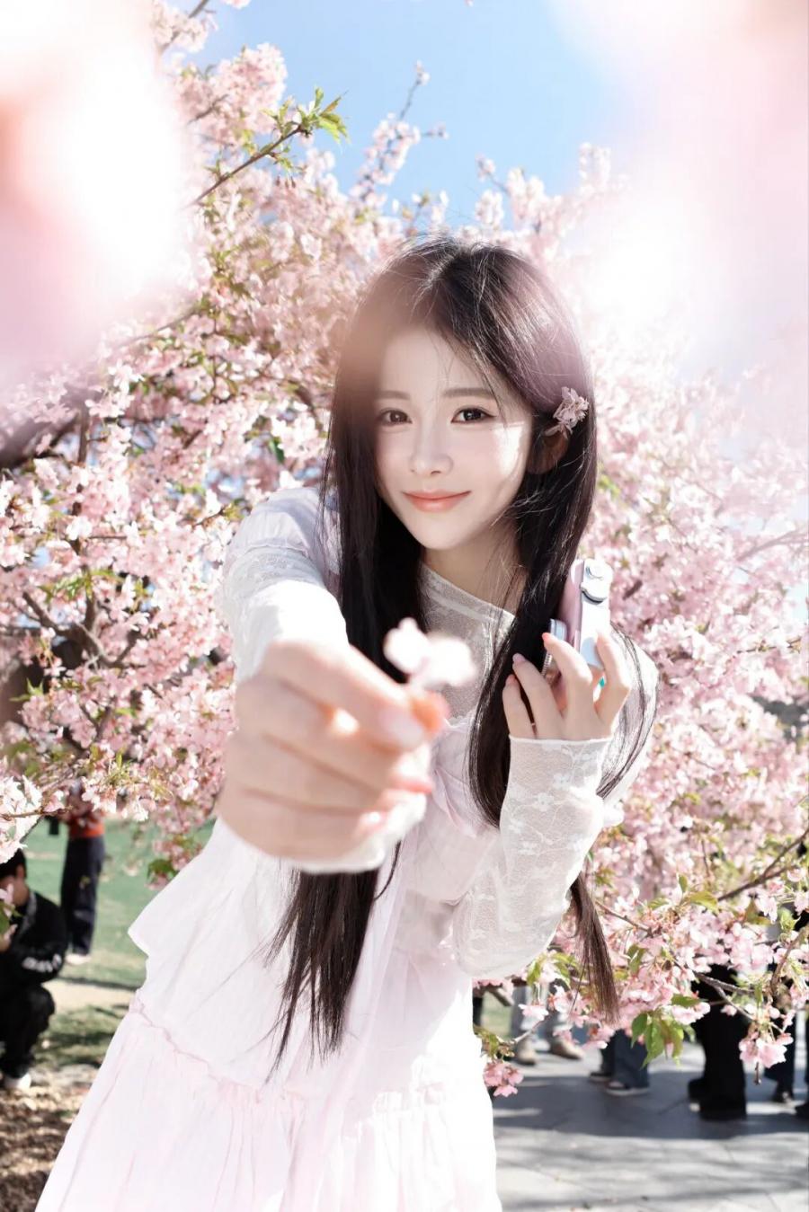 樱花人像拍照干货｜从姿势到技巧，手把手教你拍爆朋友圈！-第5张图片-风享汇