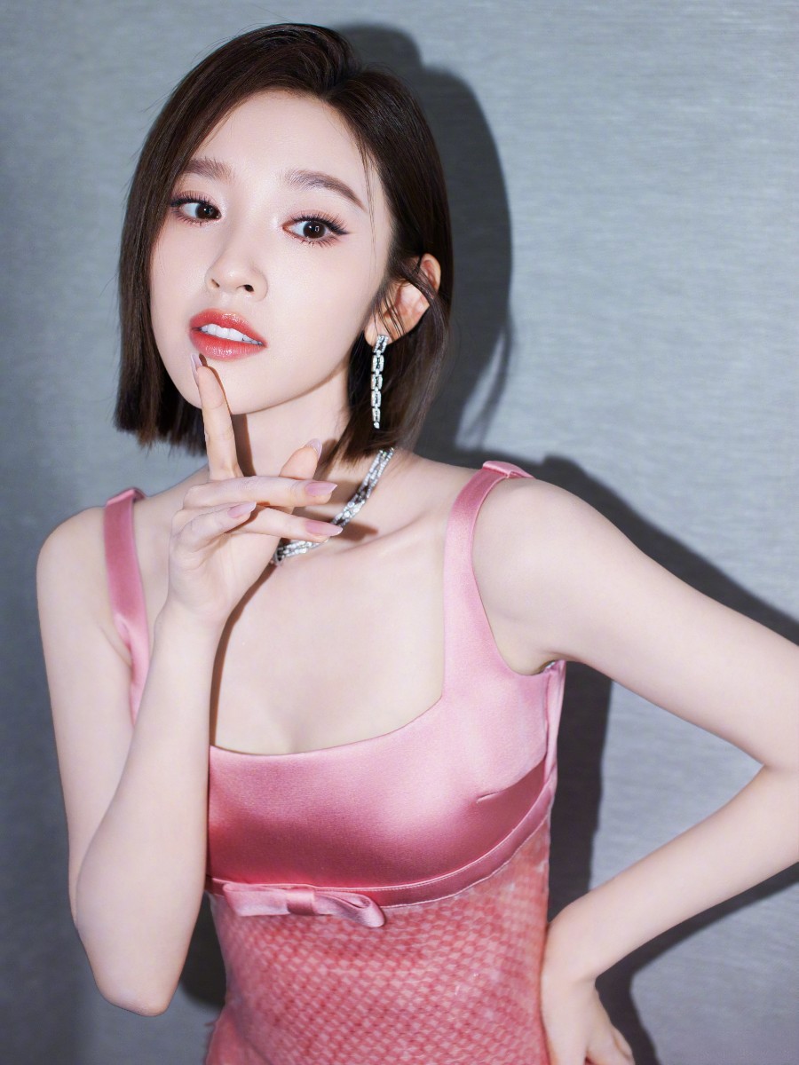 唐艺昕浪姐和豆包撞发型了，唐艺昕豆包造型-第5张图片-风享汇