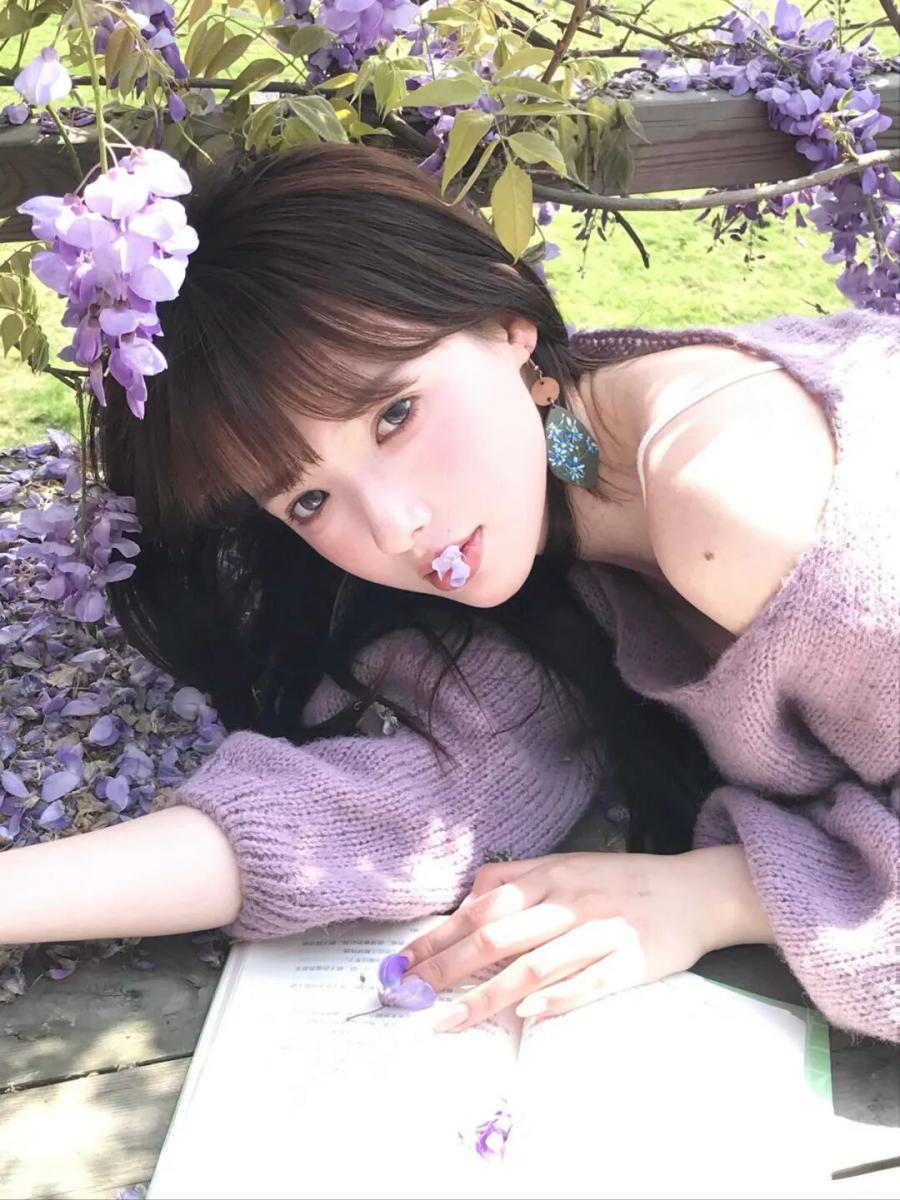 紫藤花人像躺拍教程!手残党也能拍出氛围感大片-第3张图片-风享汇 紫藤花人像躺拍教程!手残党也能拍出氛围感大片-第3张图片-风享汇