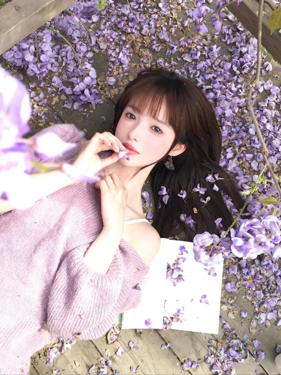 紫藤花人像躺拍教程!手残党也能拍出氛围感大片-第7张图片-风享汇 紫藤花人像躺拍教程!手残党也能拍出氛围感大片-第7张图片-风享汇