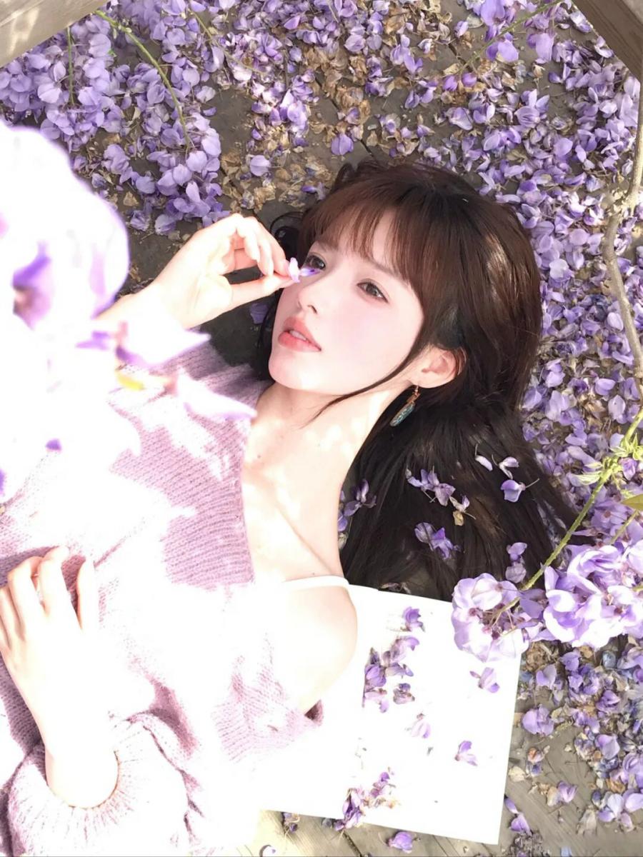 紫藤花人像躺拍教程!手残党也能拍出氛围感大片-第8张图片-风享汇 紫藤花人像躺拍教程!手残党也能拍出氛围感大片-第8张图片-风享汇