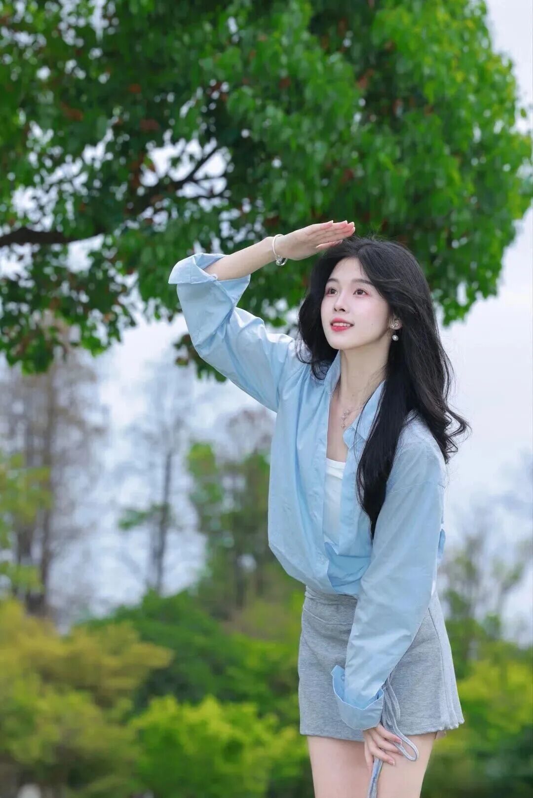 拍照片怕尴尬?学会这些姿势秒变镜头感达人-第2张图片-风享汇 拍照片怕尴尬?学会这些姿势秒变镜头感达人-第2张图片-风享汇