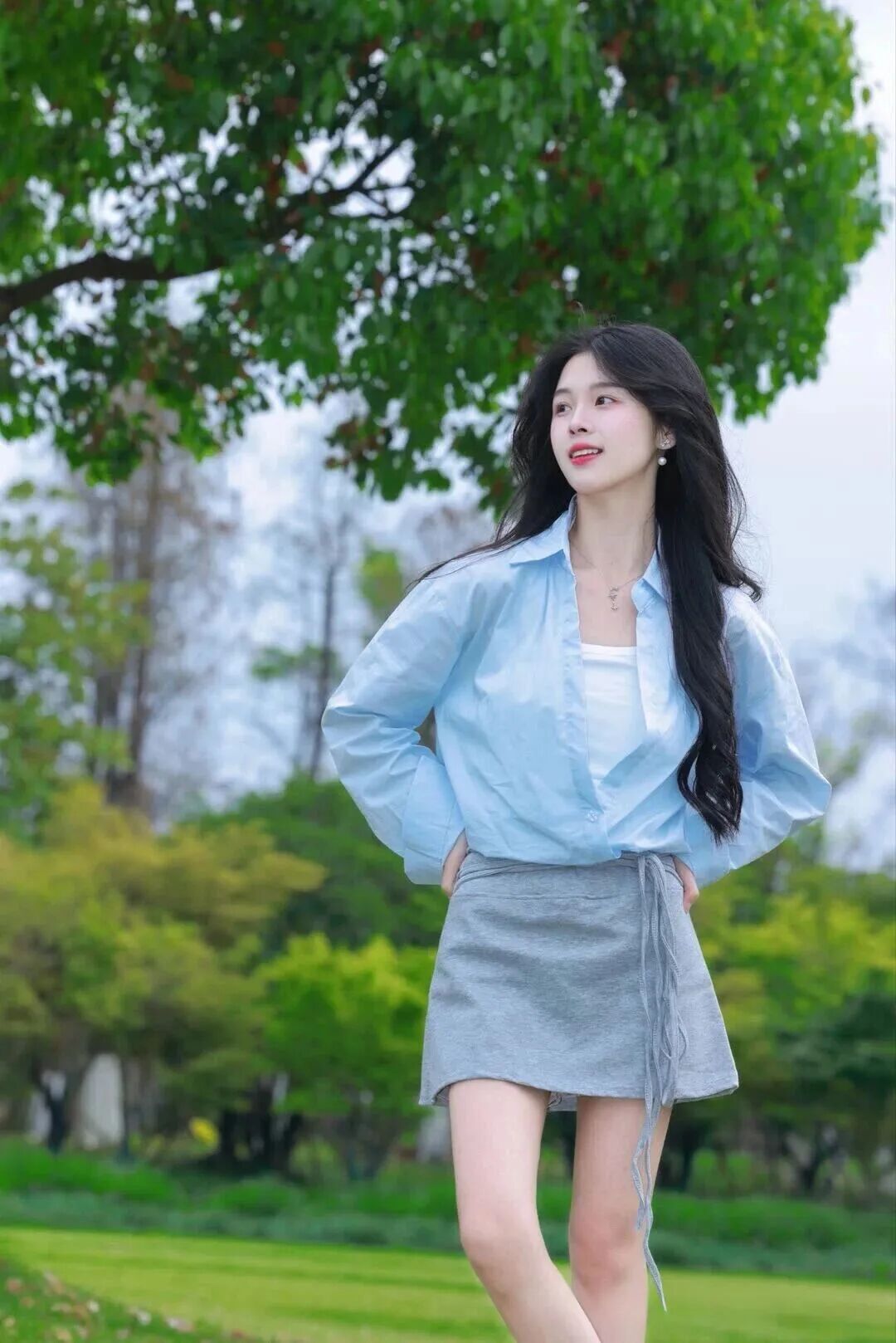 拍照片怕尴尬?学会这些姿势秒变镜头感达人-第3张图片-风享汇 拍照片怕尴尬?学会这些姿势秒变镜头感达人-第3张图片-风享汇