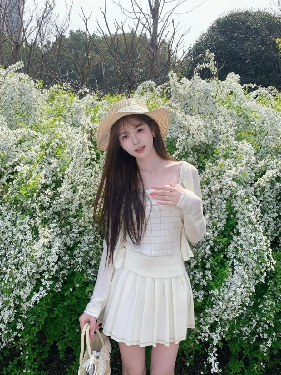 花墙拍照天花板!甜妹春日写真的正确打开方式-第4张图片-风享汇 花墙拍照天花板!甜妹春日写真的正确打开方式-第4张图片-风享汇