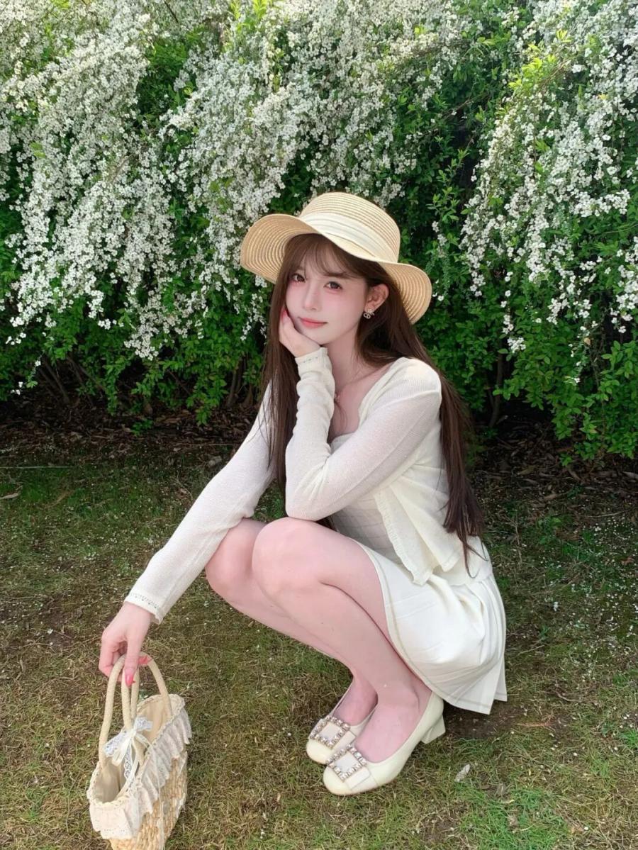 花墙拍照天花板!甜妹春日写真的正确打开方式-第5张图片-风享汇 花墙拍照天花板!甜妹春日写真的正确打开方式-第5张图片-风享汇