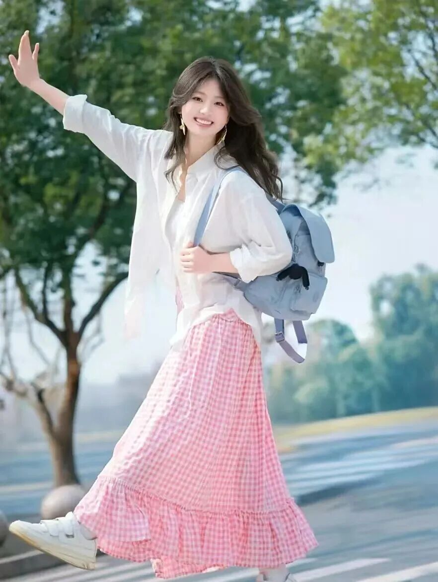 白衬衫配粉裙，9个元气拍照姿势来啦，活力感轻松拿捏-第6张图片-风享汇