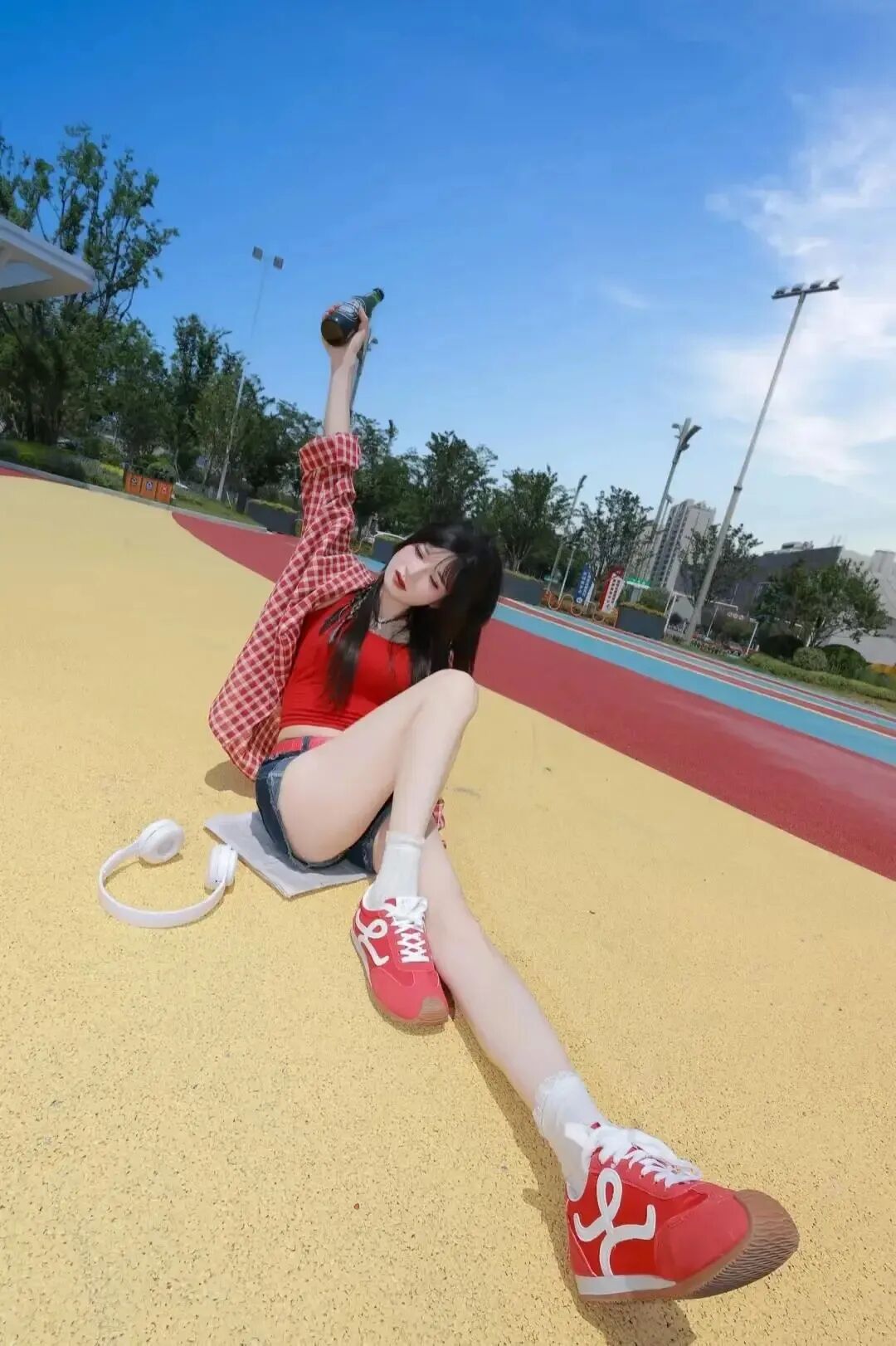 广角拍照不会摆?这9个广角姿势好看又显身材-第4张图片-风享汇 广角拍照不会摆?这9个广角姿势好看又显身材-第4张图片-风享汇