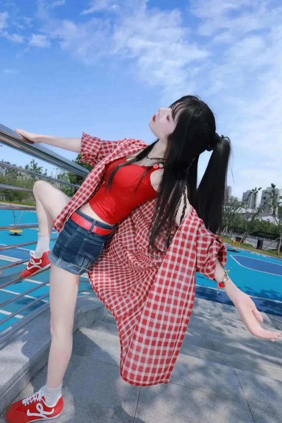 广角拍照不会摆?这9个广角姿势好看又显身材-第9张图片-风享汇 广角拍照不会摆?这9个广角姿势好看又显身材-第9张图片-风享汇