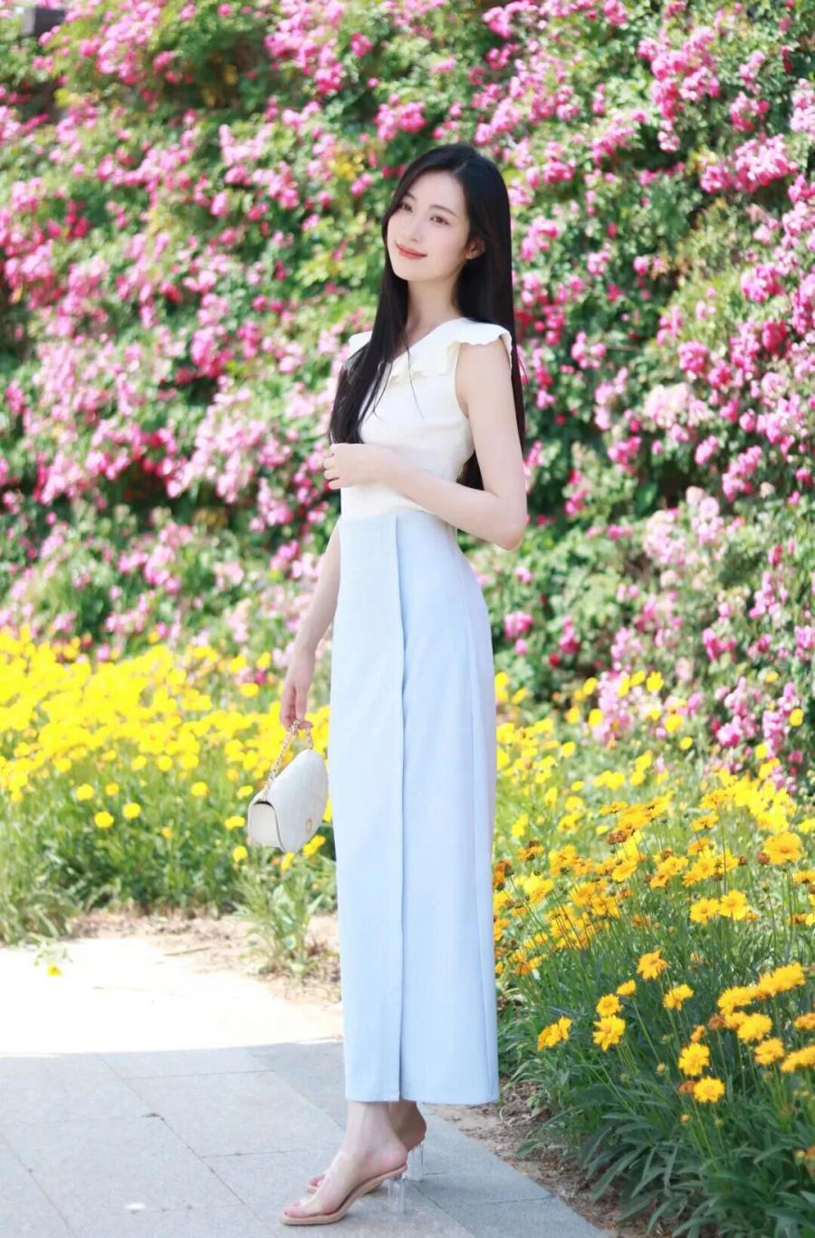 公园花墙长椅拍照,9个姿势随手拍氛围感大片-第3张图片-风享汇 公园花墙长椅拍照,9个姿势随手拍氛围感大片-第3张图片-风享汇