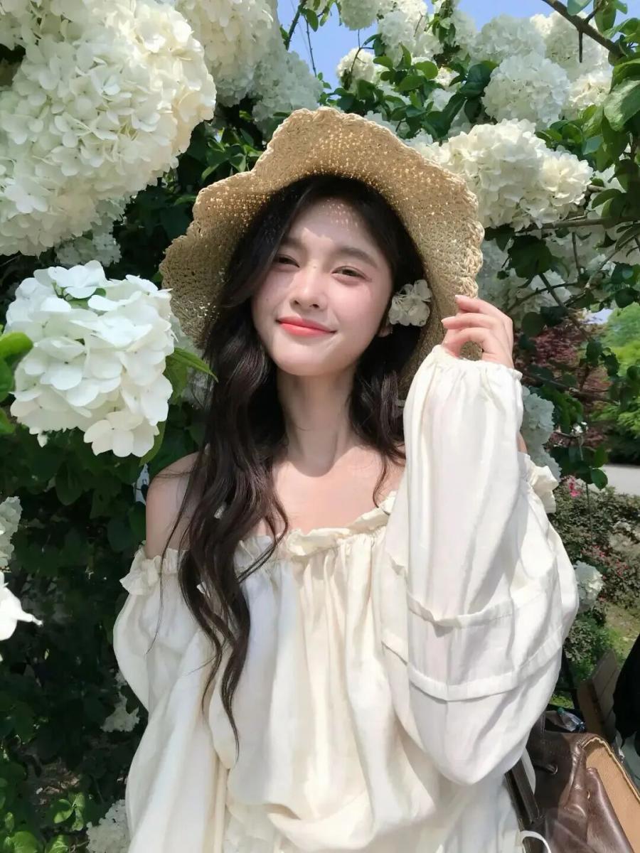 花树下拍照姿势|零尴尬!春日清新感直接拉满-第3张图片-风享汇 花树下拍照姿势|零尴尬!春日清新感直接拉满-第3张图片-风享汇