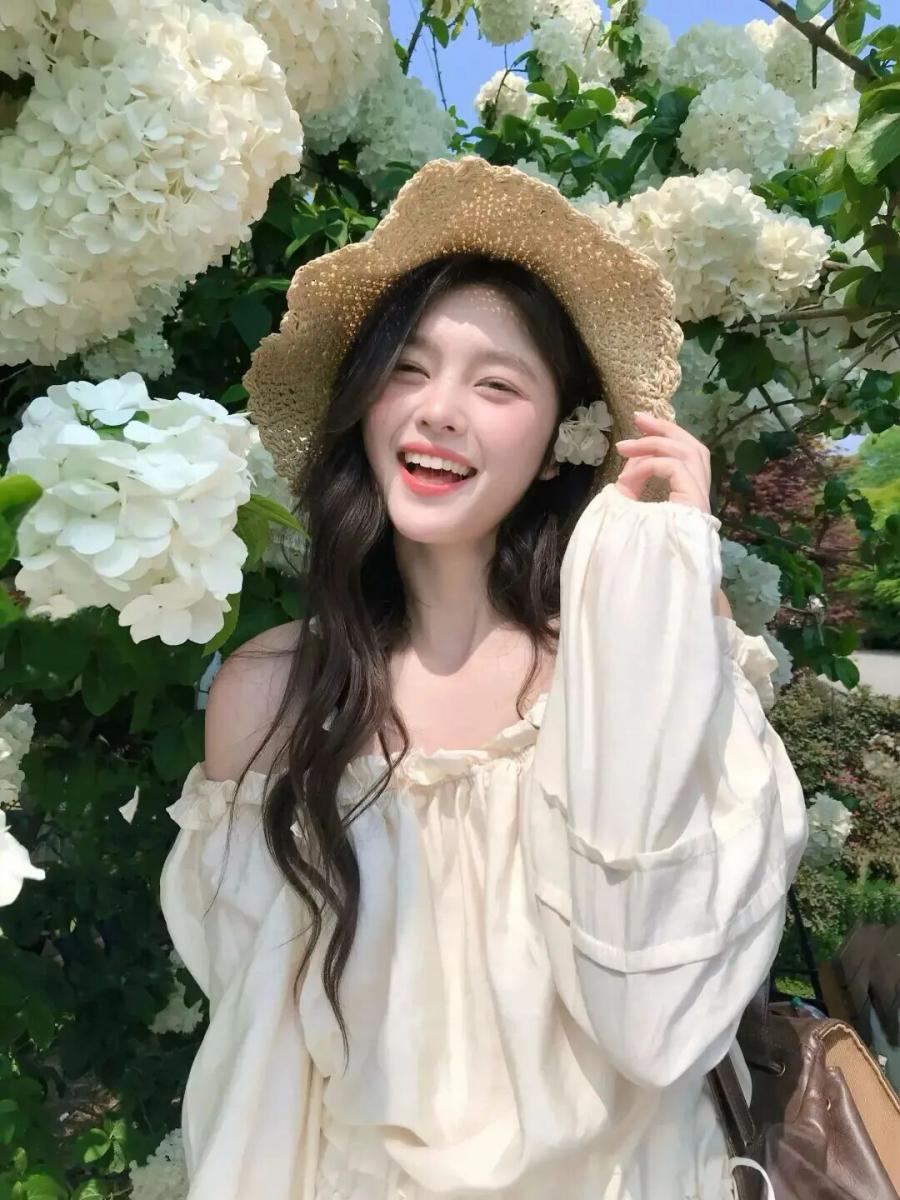 花树下拍照姿势|零尴尬!春日清新感直接拉满-第2张图片-风享汇 花树下拍照姿势|零尴尬!春日清新感直接拉满-第2张图片-风享汇